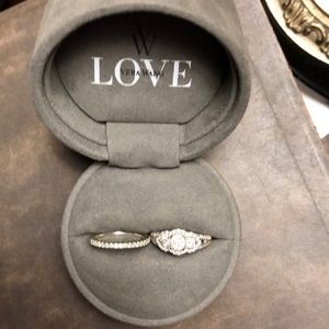 Vera Wang Love wedding set.  Carat  weight 1.25.